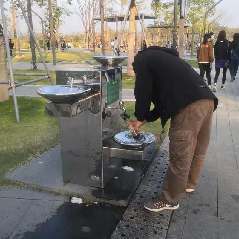 戶外飲水臺